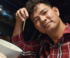 Cảnh đi làm của NSND Xuân Bắc: Về đến nhà không còn ai thức, ăn cơm nguội khiến Tự Long lên tiếng