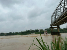 Chưa vơi nỗi đau bão Yagi tàn phá, sao Việt xót lòng vì sập cầu ở Phú Thọ: Xuân Bắc nghe tin mắt đỏ hoe