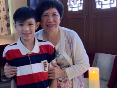 Con đi học gây chuyện, bố mẹ bị mời đến trường, hiệu trưởng tá hỏa khi biết thân phận thật của phụ huynh