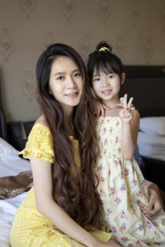 Con gái 10 tuổi của Lý Hải - Minh Hà có sở thích “độc lạ”, thừa hưởng nét đẹp từ mẹ nhưng “còi” nhất lớp