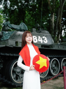 Dàn “chị đẹp” dịu dàng trong tà áo dài mừng đại lễ 2/9