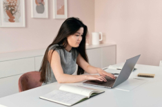 Dấu hiệu AI đang thay thế nhân sự Gen Z