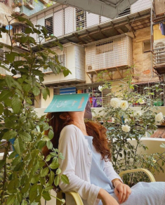 Giới trẻ “săn lùng” những quán cafe giấu mình trong khu tập thể cũ: Góc nào cũng xinh đảm bảo “check-in cháy máy”