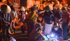 Giữa lòng Hội An có phiên chợ chỉ dành cho phụ nữ, tồn tại hơn 30 năm dù chỉ họp vào 1h sáng