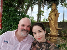 Hạnh phúc muộn của mẹ đơn thân Việt và người đàn ông Mỹ