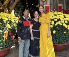 H‘Hen Niê khoe được phát 1 triệu 4 nhân dịp lễ Quốc khánh, gia đình 14 nhân khẩu phấn khởi như ngày Tết