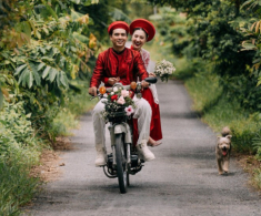 Hồ Quang Hiếu bế con trai làm lễ vu quy với vợ kém 17 tuổi, mẹ chồng tự tay đeo vàng cho con dâu