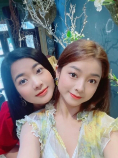 “Hoa hậu nhà quê” của VTV tiếc không ly hôn từ sớm, “em sinh đôi” được mẹ chồng rửa bát cho