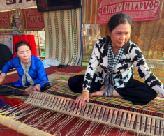 Khám phá làng nghề trăm tuổi nhiều màu sắc, du khách đến đây được tham gia “phiên chợ ma” độc đáo ở miền Tây