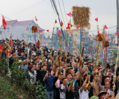 Khám phá lễ hội “độc lạ” ở Hà Nội, trăm người tranh giành một thứ màu vàng, tượng trưng cho sự may mắn, tài lộc
