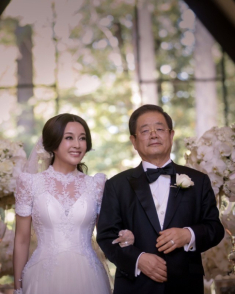 Lưu Hiểu Khánh ly hôn người chồng thứ 4 ở tuổi 72
