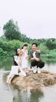 Nhã Phương - Võ Hạ Trâm ấm ức vì ái nữ mê bố hơn mẹ, ra đường là ngôi sao nhưng về nhà như vô hình
