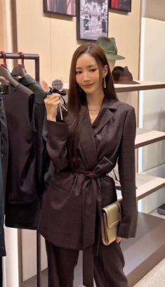 Nhan sắc “đóng băng” của Park Min Young, diện mạo làm say lòng người