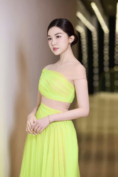 Nữ diễn viên VFC quê Thanh Hóa được khen xinh như hoa hậu, từng đóng ‘tình địch’ với Hồng Diễm giờ ra sao?