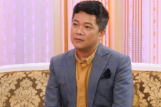 Sao nam có mẹ làm lao công, từng đi bán vé số mưu sinh, nay khóc mong con phát triển bình thường