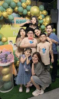 Sao Việt 24h: 5 con riêng của Kim Tử Long thân thiết bất ngờ, khác mẹ nhưng được nhận xét quá giống nhau