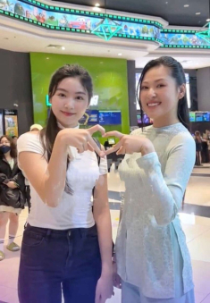 Sao Việt 24h: Con gái Quyền Linh đọ sắc cùng “ái nữ màn ảnh” của bố, có câu nói cực khéo khiến dân mạng khen ngợi