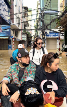 Sao Việt 24h: Quế Vân nhận “cơn mưa” ý kiến trái chiều khi cùng vợ chồng Ưng Hoàng Phúc cứu trợ Thủ đô Hà Nội