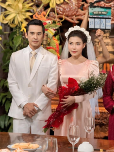 Sau 8 năm, Thúy Diễm và Lương Thế Thành “cưới” lần 2: “Mẹ vợ” xuất hiện, còn nhắc khéo con rể 1 câu giật mình