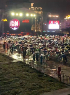 Tuấn Hưng - Duy Mạnh ôm nhau trên sân khấu, “nối lại tình xưa” sau 14 năm: “Yêu nhau lắm, cắn nhau đau”