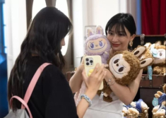 Xu hướng “chi tiền tự thưởng” lên ngôi, giới trẻ đang tiêu dùng vì cảm xúc?