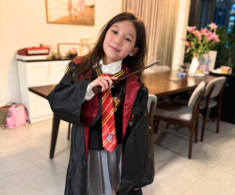 Ái nữ Hà Anh ngày bé cực yêu nay trổ nét như “hoa hậu nhí”, gương mặt chuẩn Tây giống bố nhiều hơn mẹ