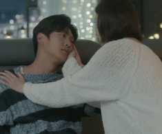 Bác sĩ đỡ đẻ hóa ra là chồng cũ, tôi đau đớn hét 9 từ khiến anh đỏ mặt