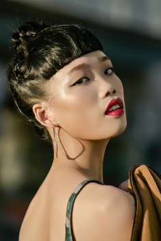 Bất chấp mang tiếng “team ảo”, Nguyễn Hợp vẫn sang trọng ngời ngời