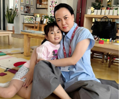 Bé Sumi nhà Phượng Chanel khoe mình là con gái Quách Ngọc Ngoan, xin bố đưa đi gặp thần tượng Phương Mỹ Chi