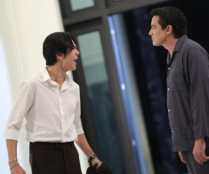 Biếu bố mẹ 2 tỷ dưỡng già, về quê thấy 3 chiếc ô tô, lời bố nói khiến tôi sững sờ