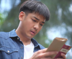 Bố dượng đốt giấy báo trúng tuyển đại học, tôi hận ông 15 năm rồi bật khóc khi thấy thứ ông để lại