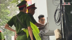 Ca sĩ Ưng Hoàng Phúc nhóm Ngũ Hổ Tướng xuất hiện tại trụ sở Công an TP.HCM