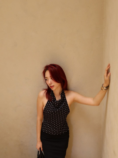 “Chị đẹp” Tóc Tiên khoe lưng trần cực cháy trong bộ ảnh mới