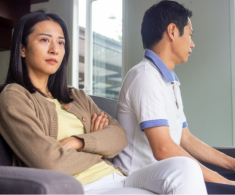 Chồng cũ cầm 500 triệu đến xin tái hôn, tôi mừng rỡ nhưng con trai nói một bí mật khiến tôi sững sờ