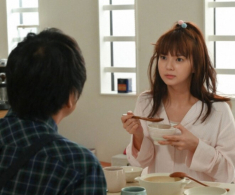 Chú nhận nuôi tôi từ nhỏ, lớn lên tôi tặng chú chiếc xe ô tô nhưng bị mắng là bất hiếu