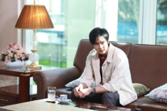 Cưới vợ được chị gái tặng cho căn nhà, nhiều năm sau chị cầu xin một điều khiến hai vợ chồng sững sờ