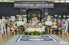 Đám tang NSND Thế Hiển: Vợ túc trực bên linh cữu, gửi lời nhắn xé lòng