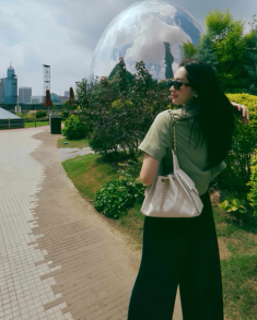 Đặng Thu Thảo diện túi trăm triệu đồng giống dàn “phu nhân hào môn”