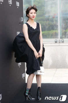 Đang xúng xính váy áo xinh đẹp, sao hết hồn hết vía khi gặp “gió độc”