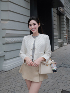 Dâu hào môn Đỗ Thị Hà phối túi Hermes 600 triệu đồng với đủ kiểu đồ