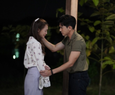 Đêm tân hôn tò mò mở hộp quà vợ cũ tặng, tôi nghẹn ngào rơi nước mắt