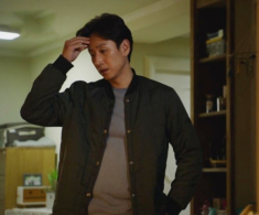 Đến ra mắt nhà bạn gái, thấy mặt mẹ vợ tương lai, tôi buột miệng thốt lên: “Tại sao em lại ở đây?”