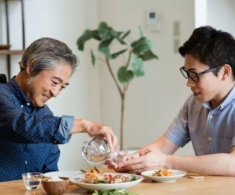 Định cho con trai 1 tỷ mua nhà, vô tình nghe con dâu và thông gia nói chuyện, tôi tăng lên 2 tỷ