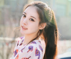 Gội đầu không đúng cách có thể khiến tóc bạc mọc nhiều hơn, nhiều người mắc phải những sai lầm này mỗi ngày