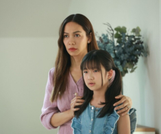 Gửi con gái cho chồng cũ để đi công tác, lúc về nghe cuộc trò chuyện thân mật trong phòng ngủ, tôi bật khóc