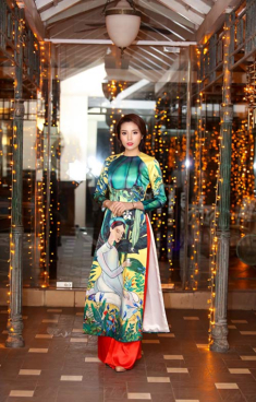 HH Kỳ Duyên lúng liếng khoe nét xuân thì trên sàn diễn