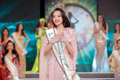 Hoa hậu Việt trả lại vương miện 4 tỷ ngay khi đăng quang, được bạn trai là “nam thần” cưng chiều, 24 tuổi có cả “kho” đồ hiệu