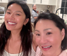 Hồng Đào khoe con gái đầu lòng xinh như hoa vừa tròn 29 tuổi, Vicky Phương Vân ở xa vẫn về nấu ăn cho cả nhà