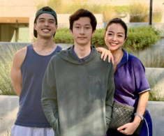 Jennifer Phạm đưa con trai cao 1m9 đi lựa trường đại học, quý tử nay trổ mã chuẩn “bản sao” của ca sĩ Quang Dũng