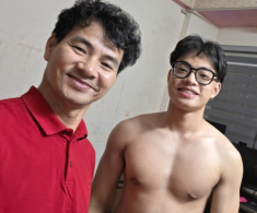 Khoe con trai 18 tuổi cởi trần cơ bắp, NSND Xuân Bắc nhắc nhở ca sĩ Đàm Vĩnh Hưng bình luận văn minh